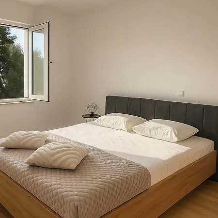 Melissa Two Bedroom With Balcony