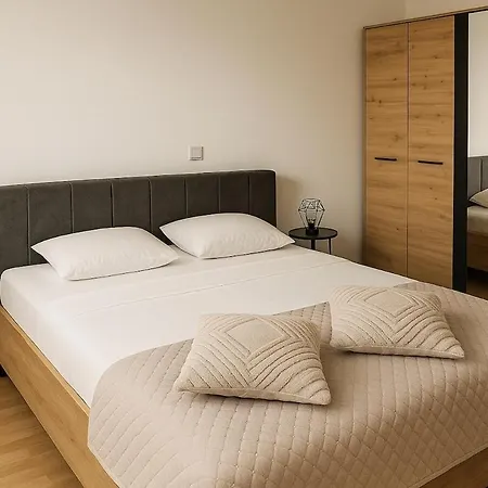 Melissa Two Bedroom With Balcony * Makarska