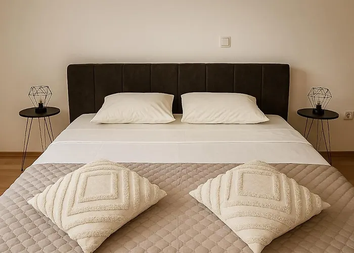 Melissa Two Bedroom With Balcony Макарська