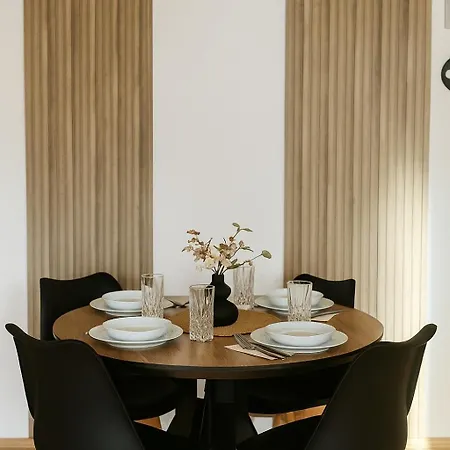 Melissa Two Bedroom With Balcony Апартаменти Макарська