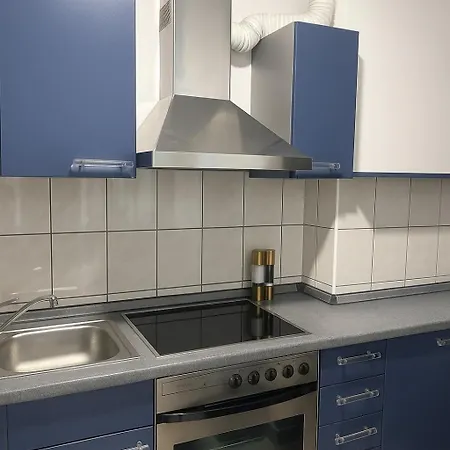 Melissa Two Bedroom With Balcony Апартаменти