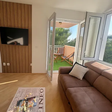 Апартаменти Melissa Two Bedroom With Balcony