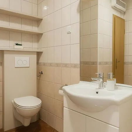 Melissa Two Bedroom With Balcony *