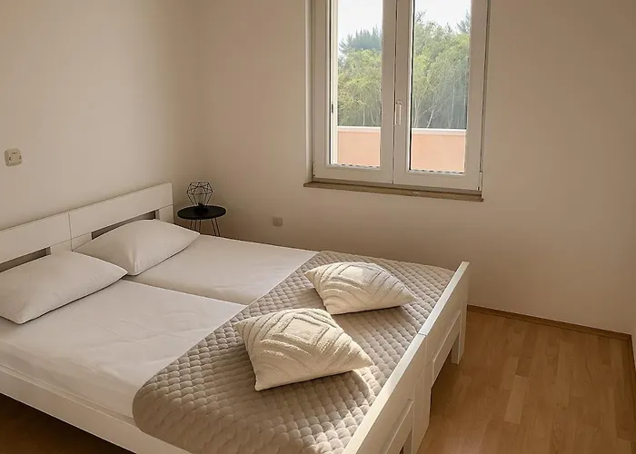 Melissa Two Bedroom With Balcony *