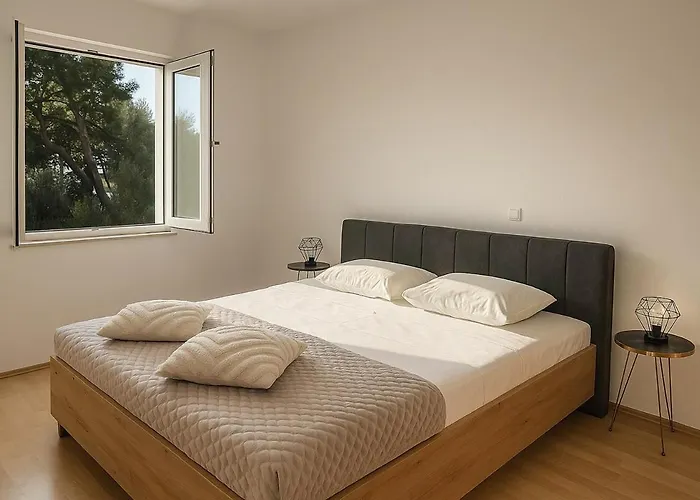 Melissa Two Bedroom With Balcony